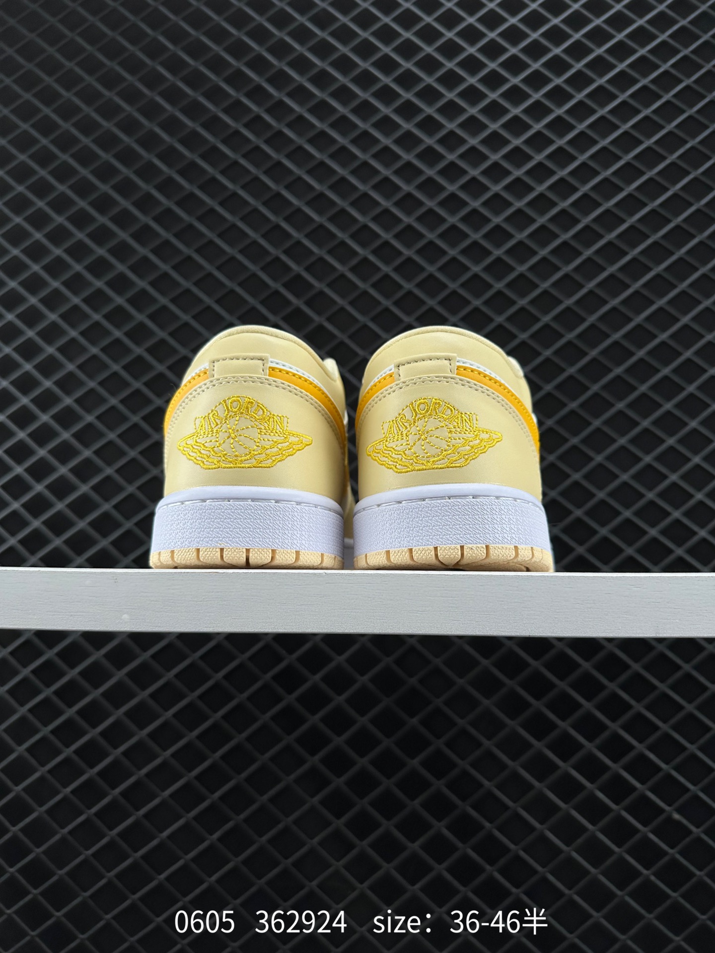 Nike Wmns Air Jordan 1 Low”White Wolf Grey“